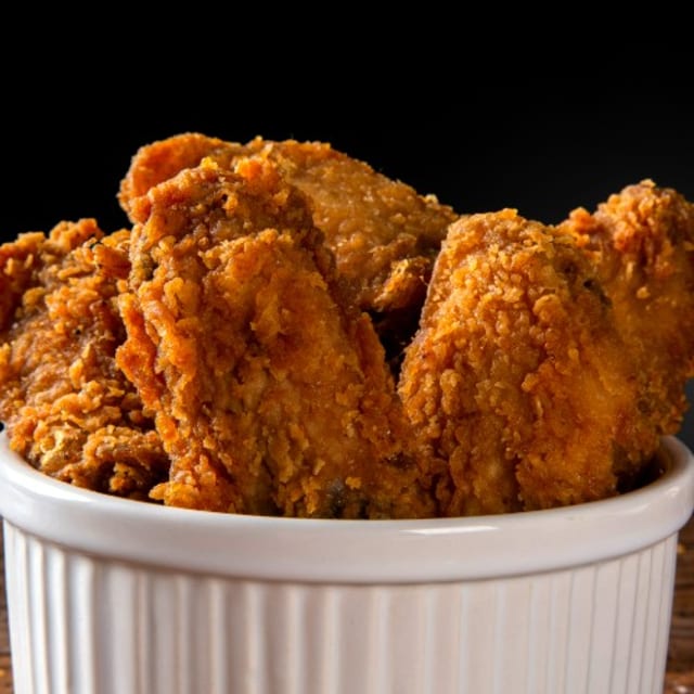 Chicharrón de Pollo Sin Hueso / Boneless Crispy Fried Chicken.