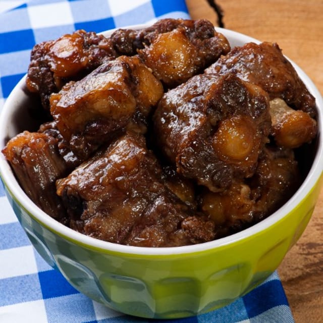 Masitas de Cerdo Guisadas /  Braised Pork Chunks.